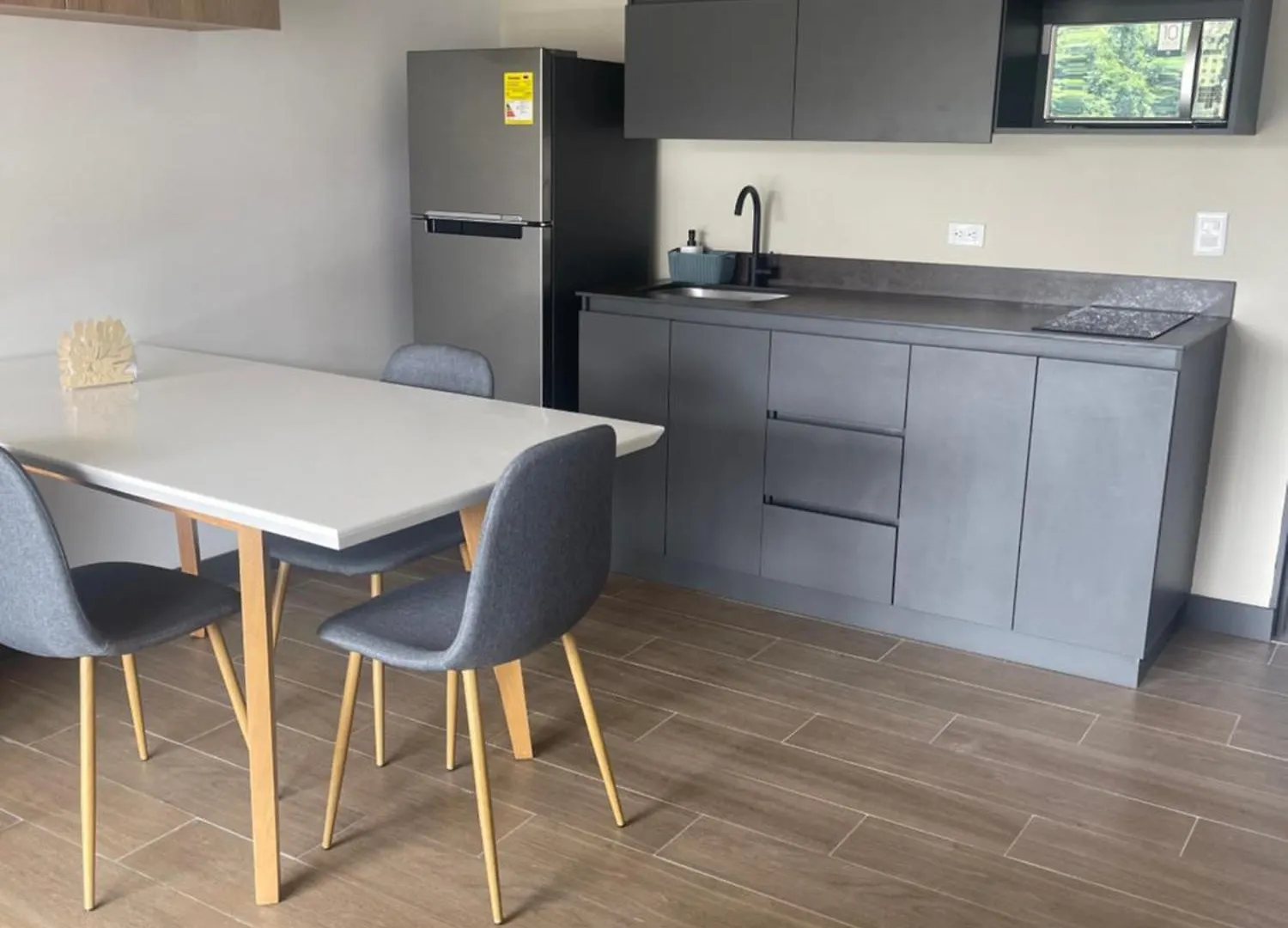 Apartamento Con Vista Y Aire Acondicionado Cerca A El Tesoro Medellín
