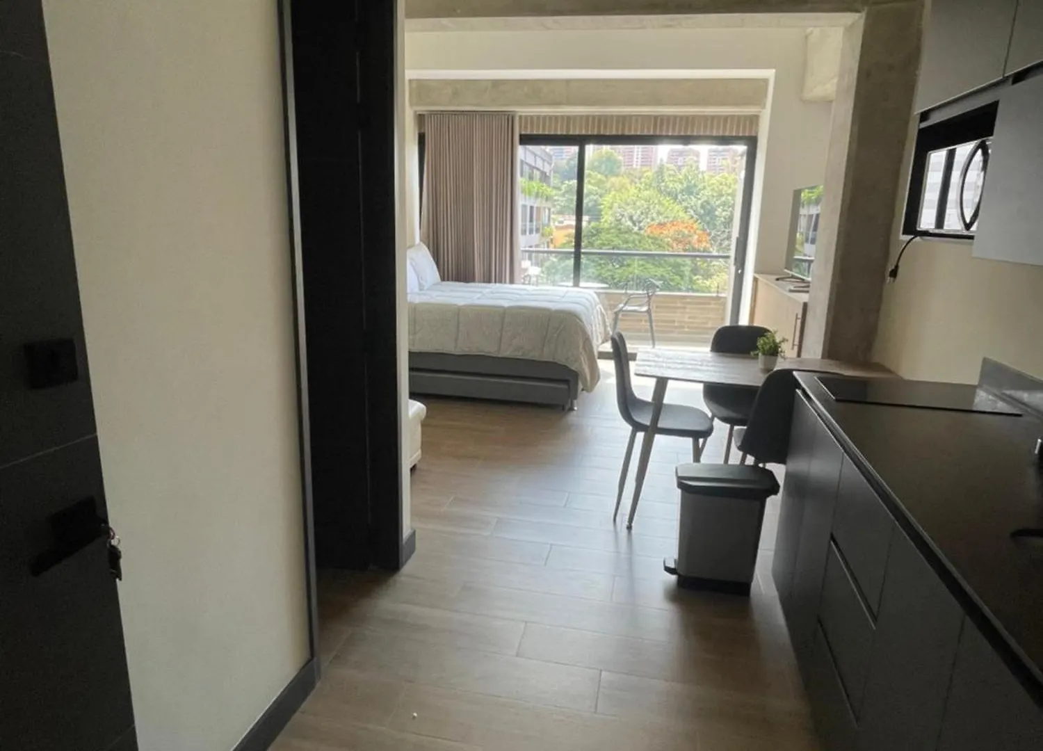 Apartamento Con Vista Y Aire Acondicionado Cerca A El Tesoro Medellin 0*,