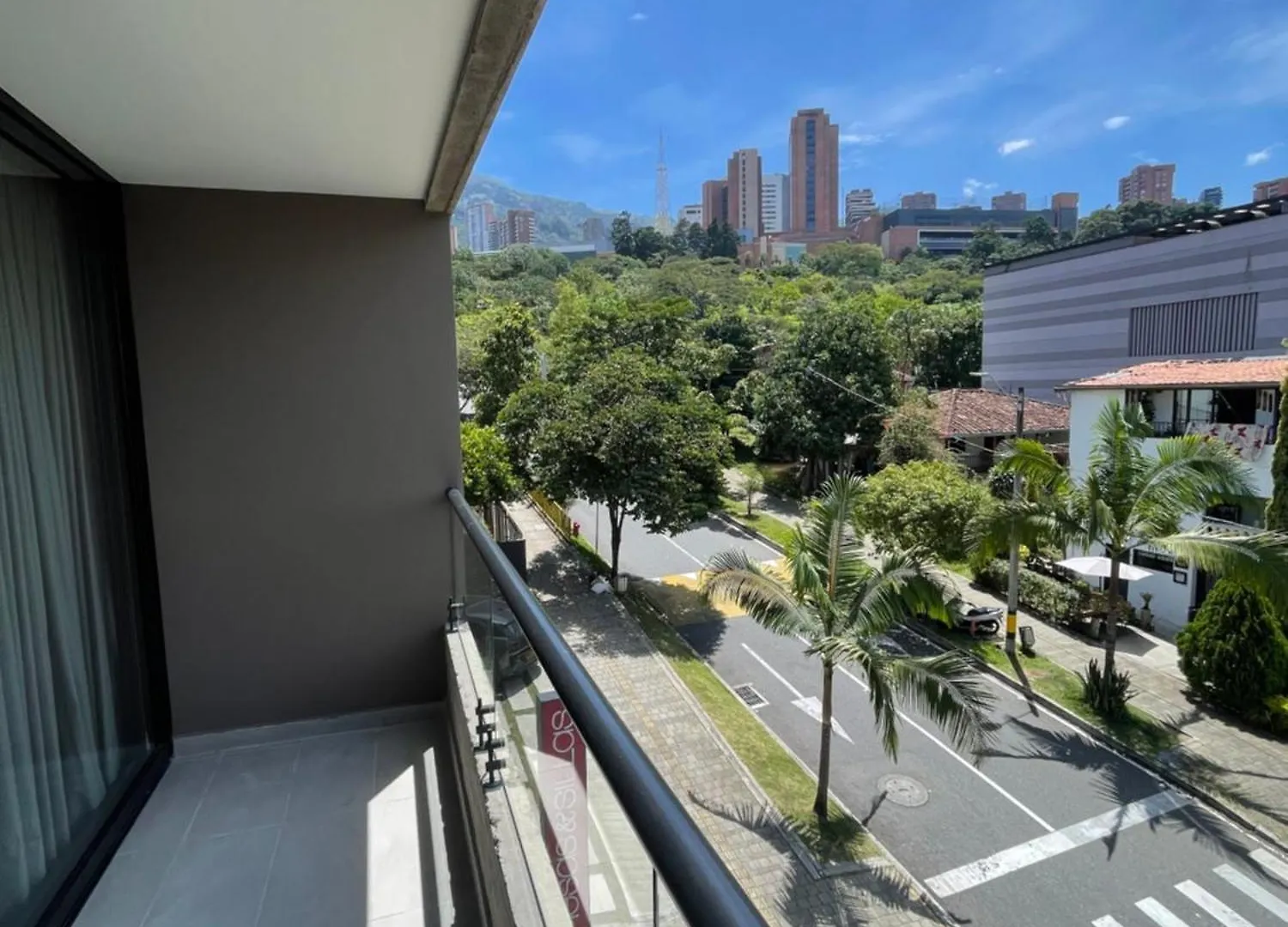 Apartamento Con Vista Y Aire Acondicionado Cerca A El Tesoro Medellín