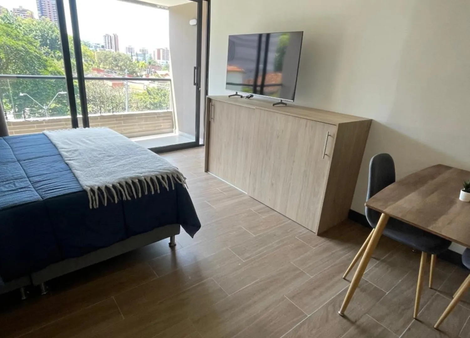Apartamento Con Vista Y Aire Acondicionado Cerca A El Tesoro Medellín