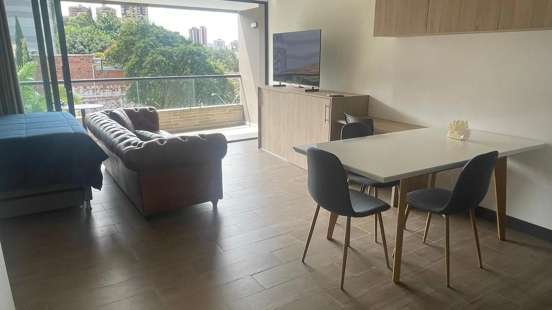 Apartamento Con Vista Y Aire Acondicionado Cerca A El Tesoro Medellín 0*,  Colômbia