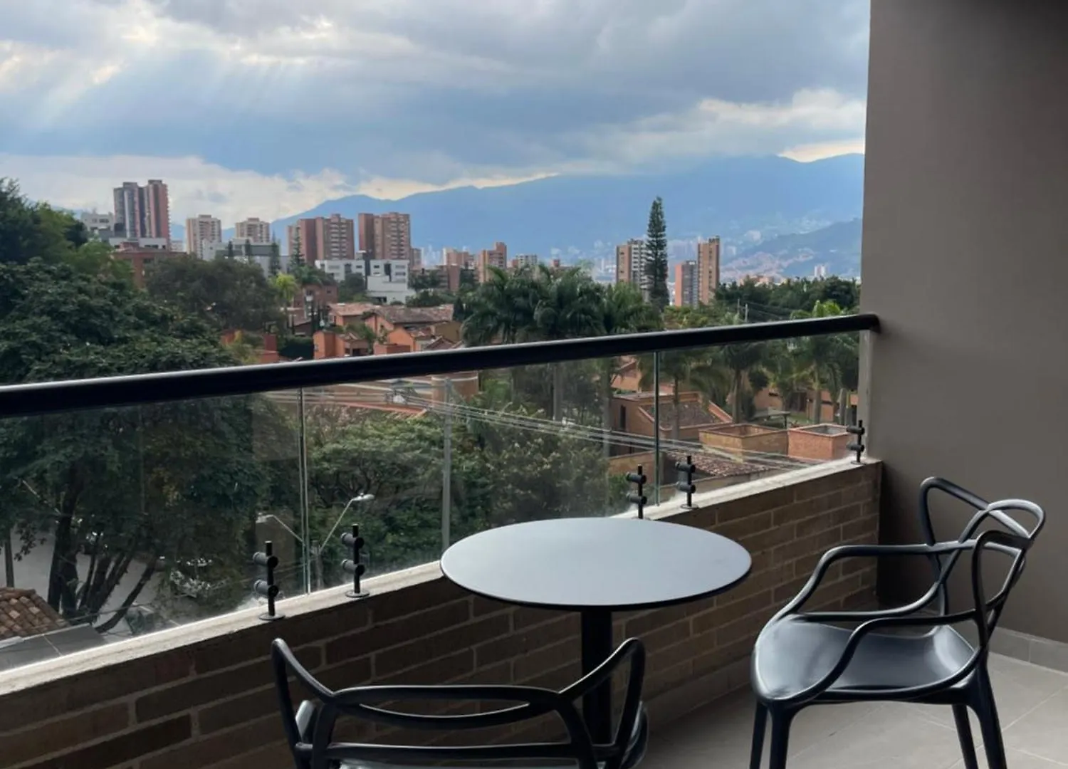 Apartamento Con Vista Y Aire Acondicionado Cerca A El Tesoro Medellín