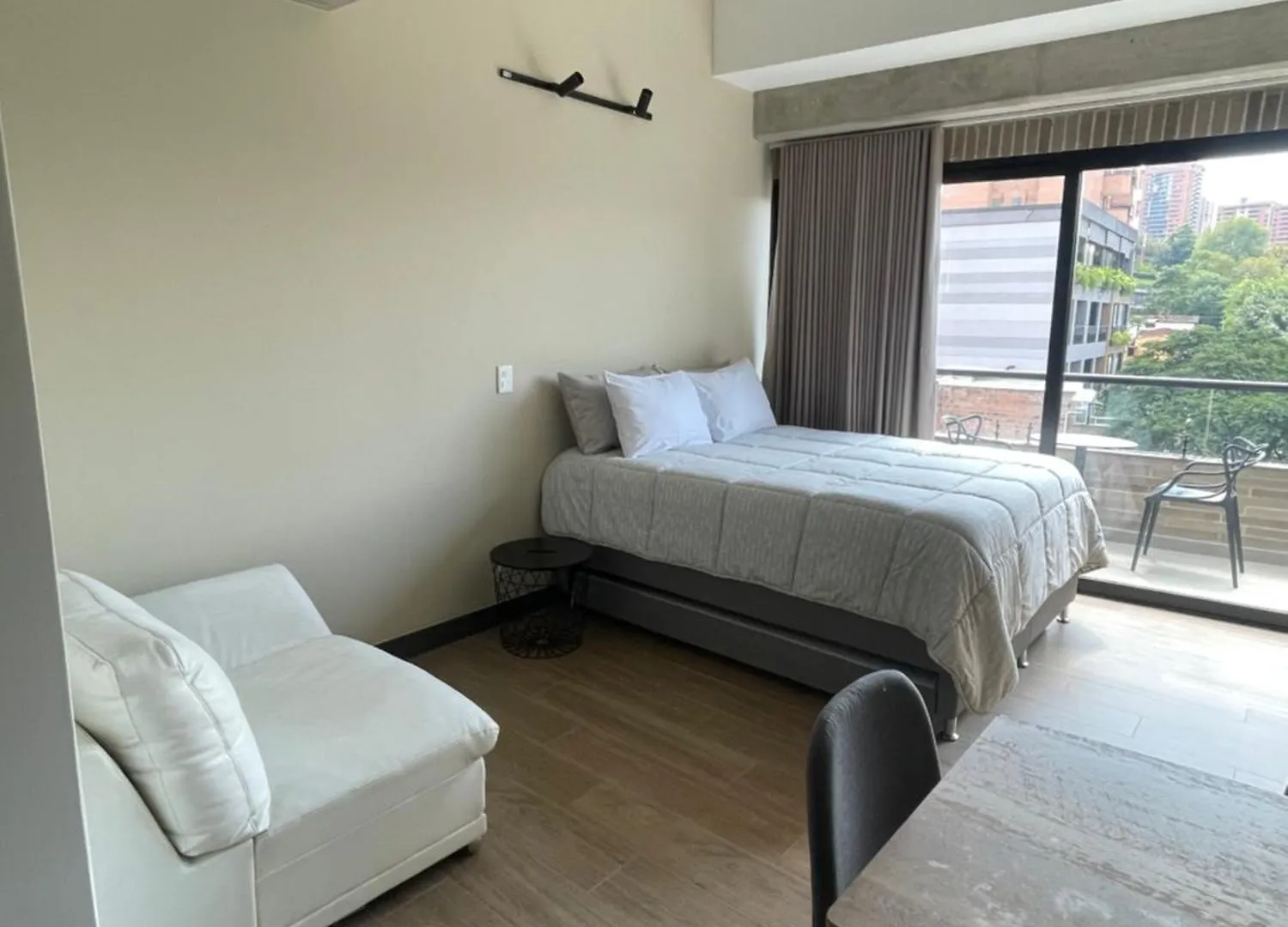 Apartamento Con Vista Y Aire Acondicionado Cerca A El Tesoro Medellín Colômbia